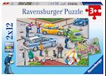 Mit Blaulicht unterwegs. Puzzle 2 x 12 Teile