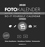 Foto-Bastelkalender schwarz 2025 - Do it yourself calendar 16x17 cm - datiert - Kreativkalender - Foto-Kalender - Alpha Edition