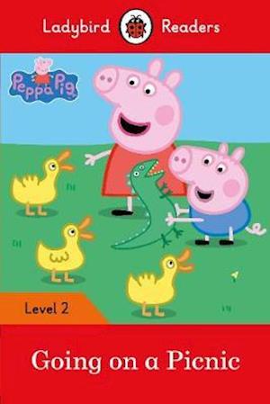 Ladybird Readers Level 2 - Peppa Pig - Going on a Picnic (ELT Graded Reader)