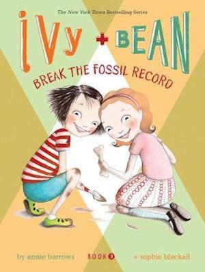 Ivy and Bean: Break the Fossil Record - Book 3