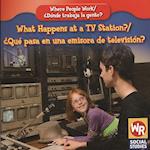 What Happens at a TV Station?/Qu' Pasa En Una Emisora de Televisin?