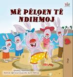 I Love to Help (Albanian Children's Book)