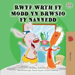 I Love to Brush My Teeth (Welsh Children's Book)