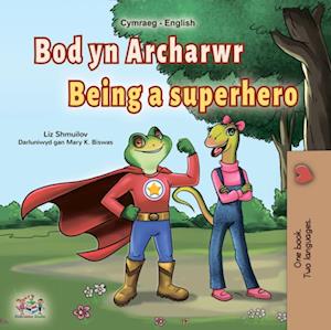 Bod yn Archarwr Being a Superhero