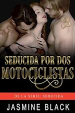 Seducida por dos motociclistas