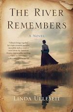 The River Remembers : A Novel 