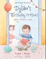 Dylan's Birthday Present / Dylanen Urtebetetze Oparia - Bilingual Basque and English Edition