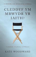 Cleddyf ym Mrwydr yr Iaith?