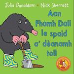 Aon Fhamh Dall le spaid a' dèanamh toll