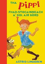 Tha Pippi Fhad-stocainneach a' dol air bòrd