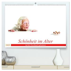 Schönheit im Alter - Auf den Geschmack gekommen (hochwertiger Premium Wandkalender 2025 DIN A2 quer), Kunstdruck in Hochglanz