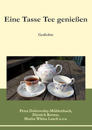 Eine Tasse Tee genießen