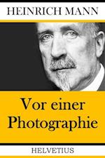 Vor einer Photographie