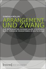 Arrangement und Zwang