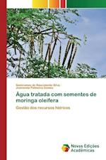 Água tratada com sementes de moringa oleifera