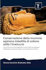 Conservazione della mummia egiziana imbottita di cotone sotto l'involucro