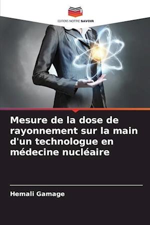 Mesure de la dose de rayonnement sur la main d'un technologue en médecine nucléaire