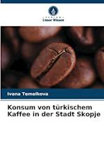 Konsum von türkischem Kaffee in der Stadt Skopje