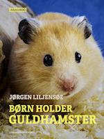 Børn holder guldhamster