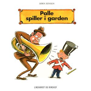 Palle spiller i garden