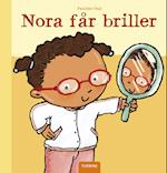Nora får briller