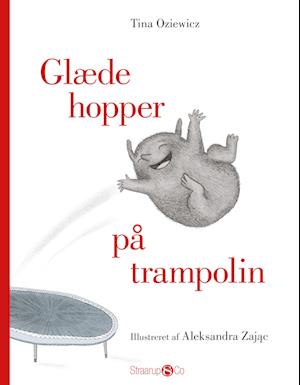 Glæde hopper på trampolin