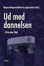 Ud med dannelsen