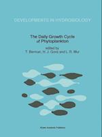 The Daily Growth Cycle of Phytoplankton
