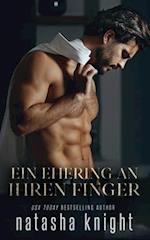 Ein Ehering an ihren Finger