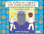 Los niños de karate con perseverancia